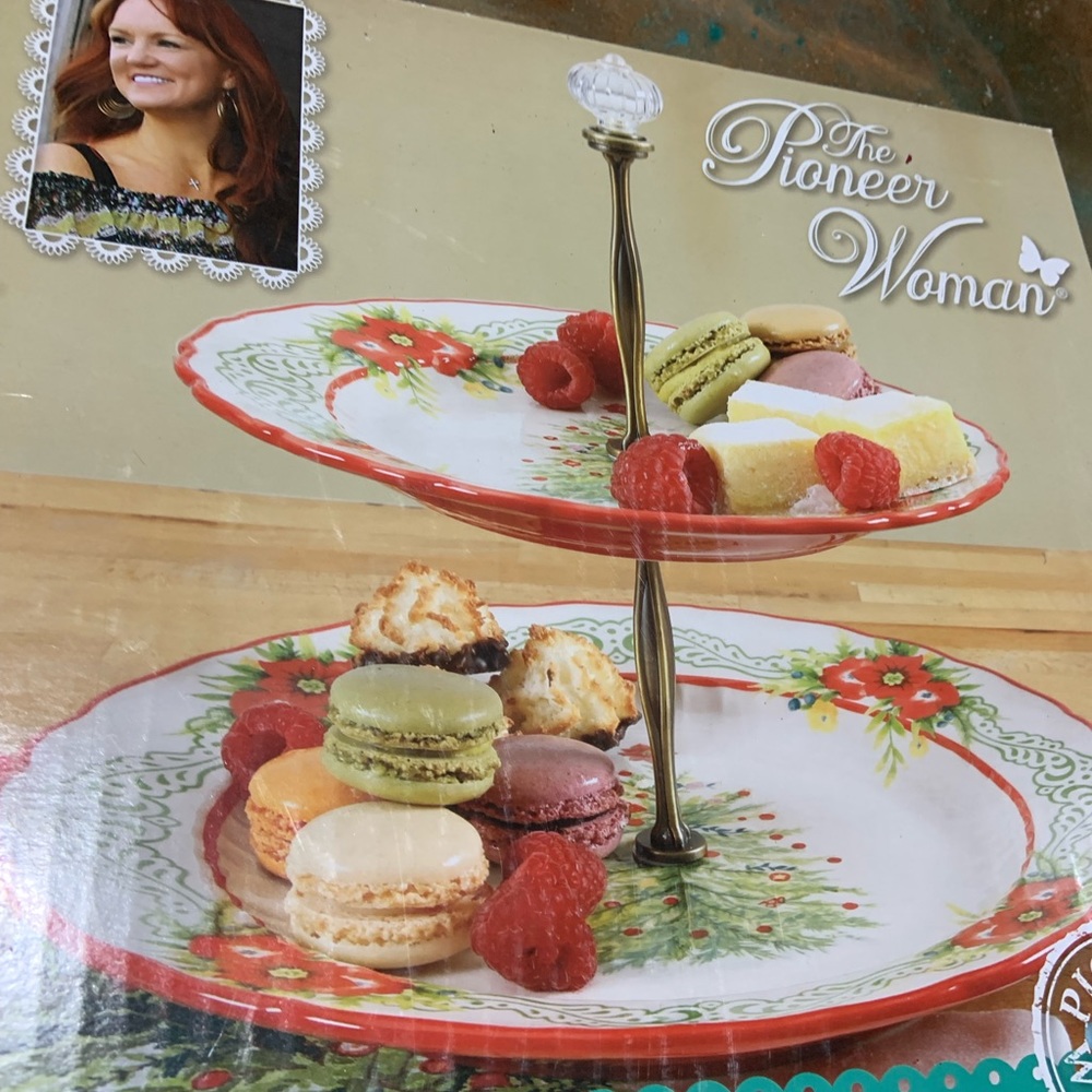 Brand new Pioneer Woman Holiday Cheer 2 Tier Ceramic Server